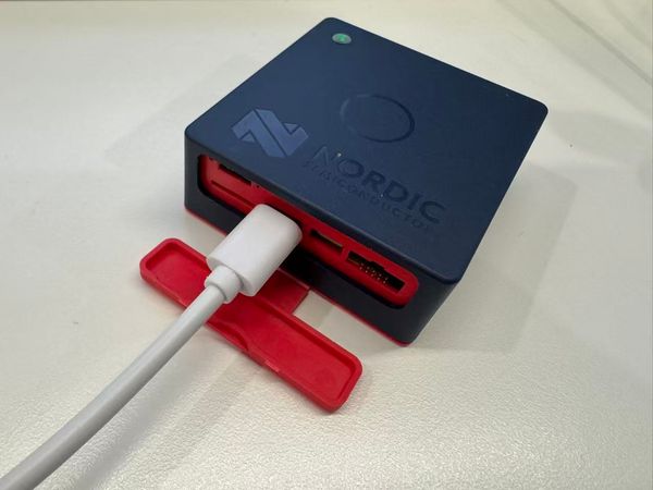 本文以手势识别遥控器为例，介绍如何使用 Nordic Edge AI 方案，从零开始完成数据采集、模型训练到 MCU 部署的完整流程。