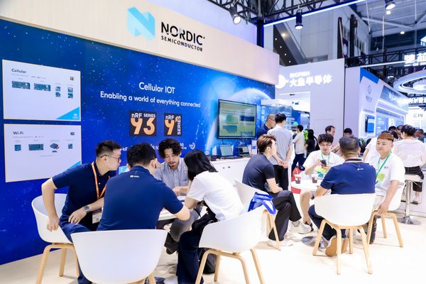 Nordic展台来访者与FAE、技术销售进行深度项目交流