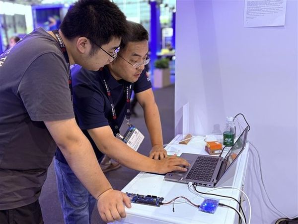Nordic现场应用工程师演示高度集成的低功耗小型蜂窝跟踪器