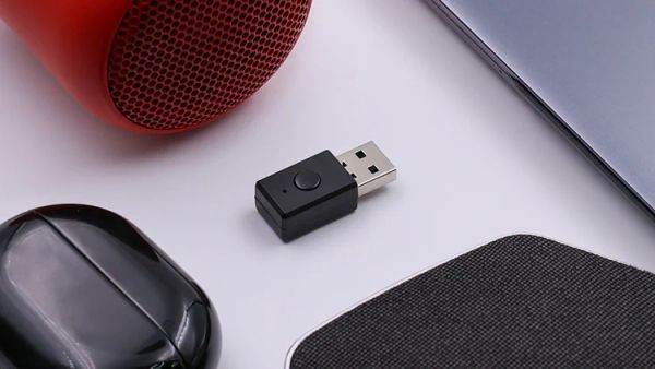 Feasycom无线广播 USB 适配器提供即插即用的蓝牙 LE 音频，可使用 nRF5340 系统级芯片实现无限多设备流媒体播放